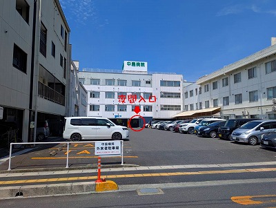 病院南側駐車場